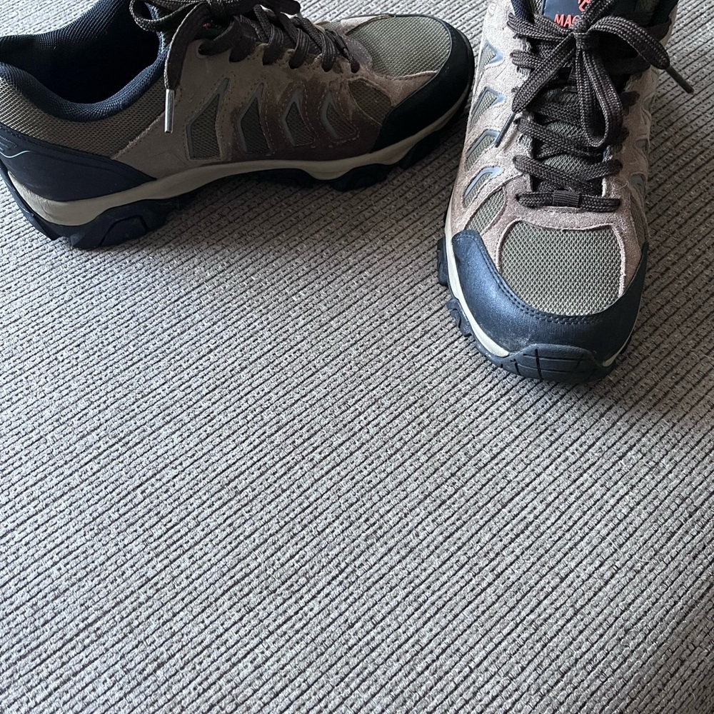 Men's Athletic Brown and Black Shoes